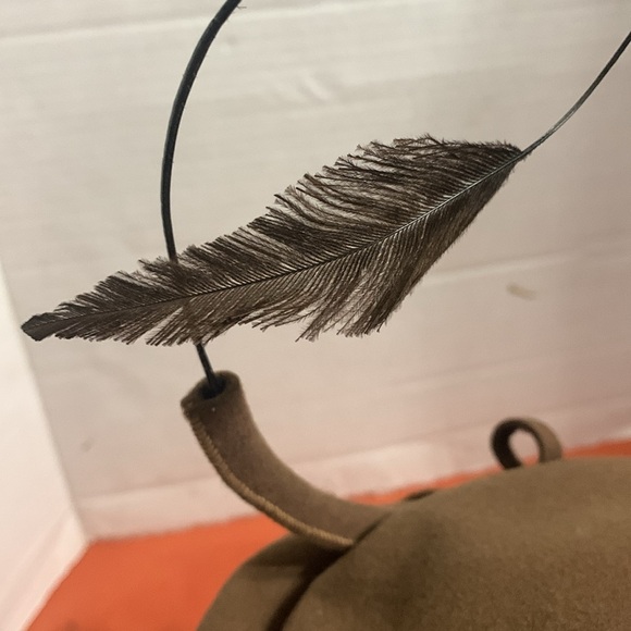Vintage Brown wool w/ wire feather Merrimac hat Excellent condition!!! - Picture 6 of 10